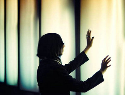 现实的无奈证明了太多，把我们所羡慕的变成了梦