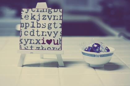 微信朋友圈伤感说说男 笑这个世界太假，笑自己太蠢