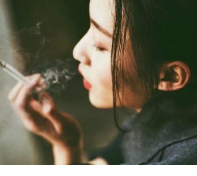 鼓励女人坚强独立的经典语录 她家里有一件你的东西