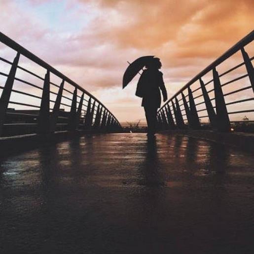 体育生励志说说带图片 你笑得那么厉害，一定是害怕孤独