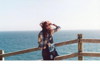 女孩变优秀的励志壁纸 有些人在等他们的伞