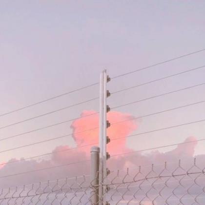 女孩变优秀的励志壁纸 有些人在等他们的伞