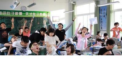 让心情好的励志说说配图 一个人的过去是越来越