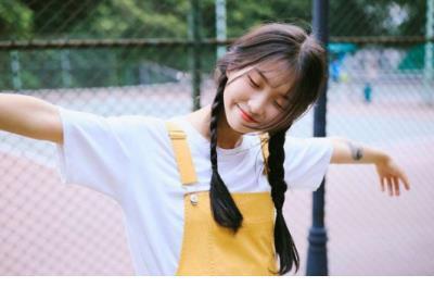 感慨人生的说说朋友圈简短 小时候，我觉得亲情