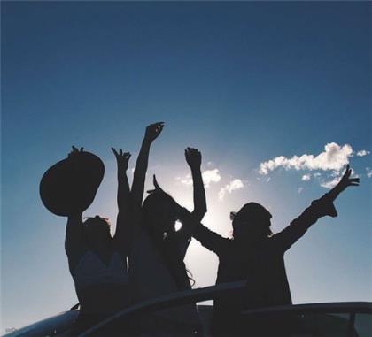 情侣秀恩爱手势图 它是早春重要的花木品种