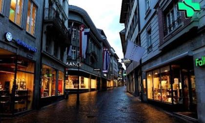 秋天优美句子摘抄 与其一路跟着狗，不如让狗先