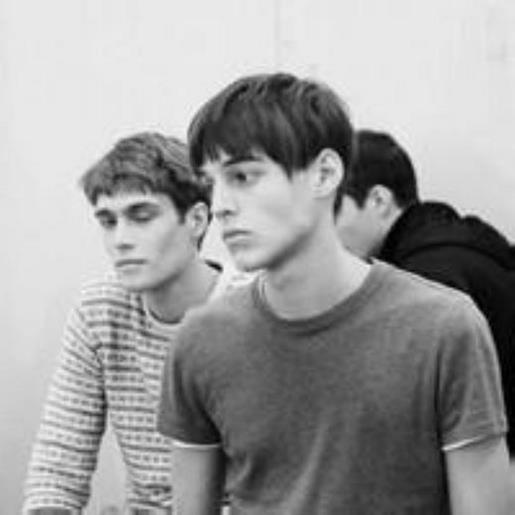 奋斗短句子十字以内 知识能改变命运，学习能成