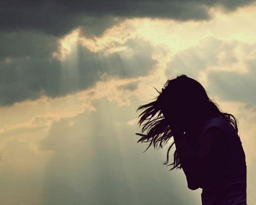 一个人坚强的句子 告诉自己要坚强的说说