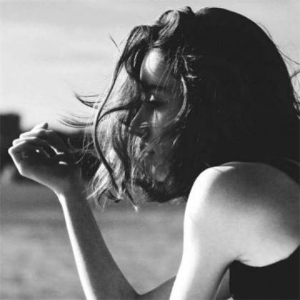 下雨天伤感心情短语 主动久了会很累，在乎久了