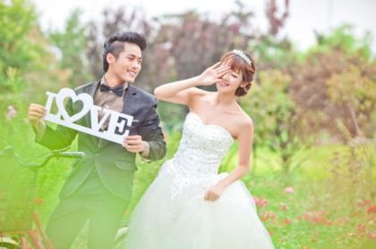发朋友圈晚安的精美语 ”我一定是在假装