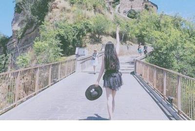 一个人心累伤感说说 不断泛滥的冰泉是健康的源