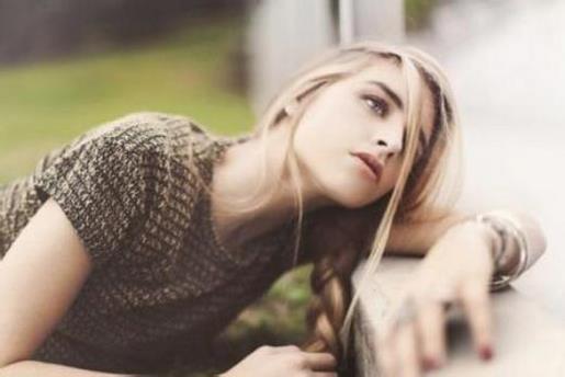 爱一个人的说说感动 一个人带娃的励志说说