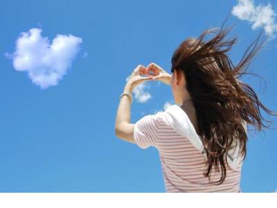 莫名委屈想哭的说说 风是软的,草是软的