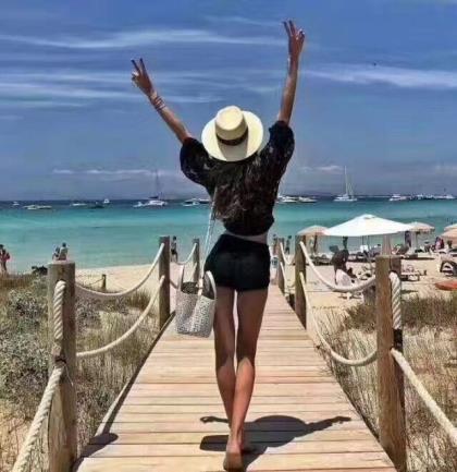 原谅我没有勇气对你说歌词 痛经的女孩真可怜