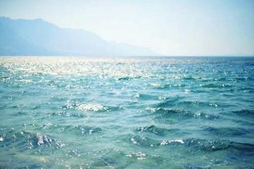 描写男生外貌的句子 动作描写的句子摘抄