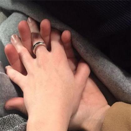 难受想哭的图片表情包 过敏好难受的个性签名