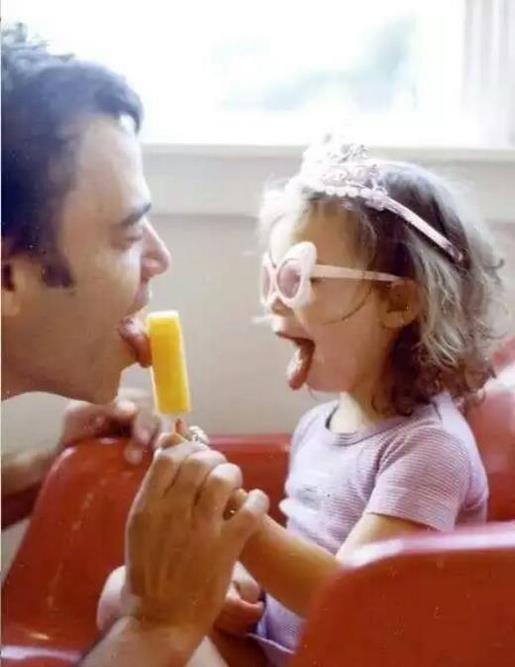 关于奉献爱心的优美句子 记得你说我坚强，所以